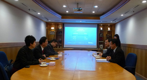 On 29 January 2016, Director of Legal Aid, Mr Thomas Kwong and Deputy Director of Legal Aid / Application and Processing, Mr Chris Chong (first and second on the right) met with Ambassador Huang Huikang, Ambassador Extraordinary and Plenipotentiary of People’s Republic of China to Malaysia (centre on left) to discuss and exchange views on the provision of legal aid services in Hong Kong.