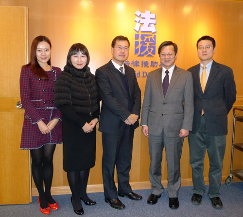 Deputy Director of Legal Aid / Application and Processing, Mr Chris Chong (centre) and Deputy Director of Legal Aid / Litigation, Ms Juliana OY Chan (second from left) introduced Hong Kong’s legal aid system to Mr Xu Hong, Director-General of Department of Treaty and Law of Ministry of Foreign Affairs of People’s Republic of China (second right) on 23 February 2016.