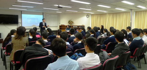 In support of the “CLAP for Youth @JC” programme initiated by the Hong Kong Jockey Club Charities Trust, a departmental visit was arranged for a group of secondary school students from CCC Rotary Secondary School on 31 March 2016. The programmes included a court case hearing at the High Court and a sharing session with Legal Aid Counsel / Civil Litigation (2), Mr Ivan Yim (left) and Senior Law Clerk II / Application and Processing, Miss Gillian Yu (right) on the Department’s work and services and the career opportunities in the Department. The visit was organised by the Chinese University of Hong Kong and Hong Kong Baptist University and nominated by the Chief Secretary of Administration’s Office.