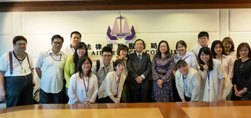 Assistant Director of Legal Aid / Policy and Development, Ms Doris Lui (fourth from right in front row), joined a meeting with members of the Legal Aid Foundation of Taiwan (Shilin branch office) organised by the Legal Aid Services Council on 13 May, 2016 and introduced legal aid services provided by the Department.