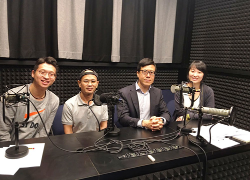 Assistant Principal Legal Aid Counsel / Civil Litigation (1), Mr Steve Wong (second right), participated in the recording of a CIBS programme – Everyone’s Guide to Occupational Injuries on 26 September 2016 to offer advice to workers injured at work on how to apply legal aid when necessary. The programme was produced by the Association for the Rights of Industrial Accident Victims and broadcast on RTHK DAB 31.