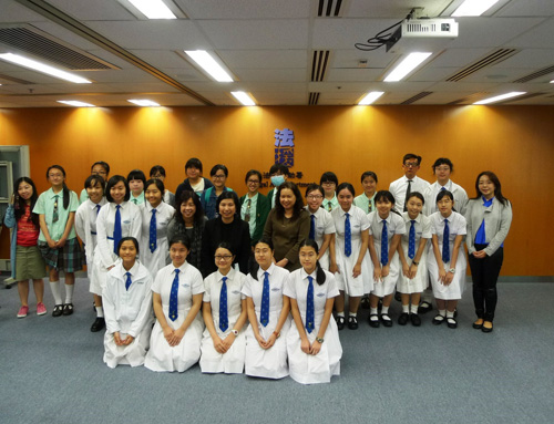 Picture (2) shows Assistant Director of Legal Aid / Policy and Development, Ms Doris Lui (sixth left in the second row), Legal Aid Counsel / Crime, Miss Eliza Ching (fifth left in the second row) and Senior Law Clerk II / Crime, Mr K H Wong (second right in the last row) after the visit on April 21, 2017.
