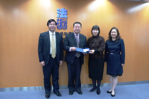 Deputy Director of Legal Aid / Litigation, Ms Juliana OY Chan (second right) and Assistant Director of Legal Aid / Policy and Development, Ms Doris Lui (first right) met with Mr Wang Xie, Deputy Director General of Shanghai Municipal Bureau of Justice (second left) and Mr Xin Feng from Shanghai Municipal Bureau of Justice (first left) on 12 January 2017 and exchanged views on the provision of legal aid in Hong Kong.