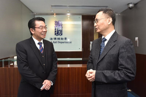 Picture 1 shows the Secretary for the Civil Service, Mr Clement Cheung (right) meeting with the Director of Legal Aid, Mr Thomas Kwong (left) to learn more about the work of the Department.