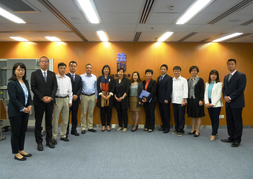 On 31 October 2016, Assistant Principal Legal Aid Counsel / Crime, Ms Nancy Keung and Senior Legal Aid Counsel / Official Solicitor’s Office, Ms K M Lee (sixth and seventh from left) met with a group of Mainland officials from the Attachment Programme organised by the Department of Justice.