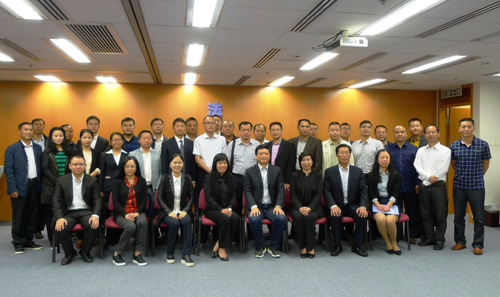 Senior Legal Aid Counsel / Application and Processing, Miss Fanny Lo (fourth from left in the first row) and Legal Aid Counsel / Crime, Miss Eliza Ching (third from right in the first row) briefed the Mainland officials from Guizhou Province on the operation of the Legal Aid Department on 18 November 2016. The visit was organised by HK Wen Wei Management College.