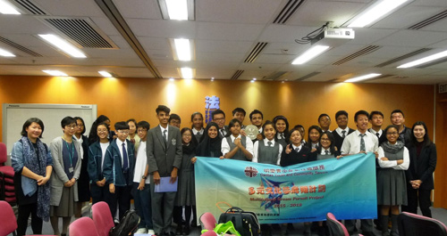 Picture (1) shows Legal Aid Counsel / Civil Litigation (2), Ms Joyce Leung (first right in the first row) and Senior Law Clerk II / Crime, Miss Kerry Chan (second from left in the first row) with the students after the visit on 7 December 2016.